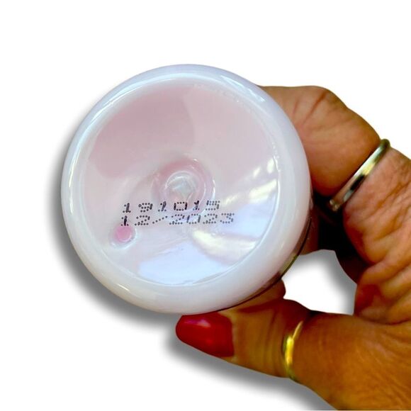 Kueshi Strawberry Body Milk - Picture 3 of 3